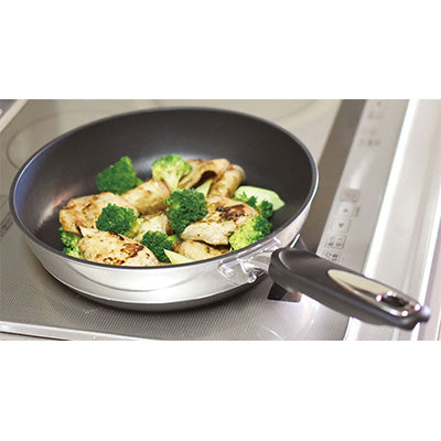 high cast premiere frying pan Made of aluminum that conducts heat evenly and bakes evenly(IH・GAS) made in Japan