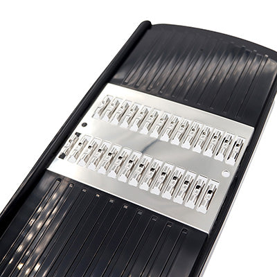 Rapid julienne machine. (2mm)Ultra-thin double-edged blade. You can make professional-grade crispy shreds with light force. made in Japan