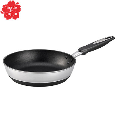 high cast premiere frying pan Made of aluminum that conducts heat evenly and bakes evenly（IH・GAS） made in Japan