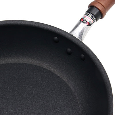 Plateado EM Frying Pan 20–26cm – Lightweight Stainless Steel & Aluminum 2-Layer Construction, Gas & IH Compatible　Made in Japan