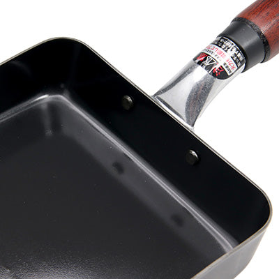 Iron Tamagoyaki pan Ajitatsujin – Silicone Coating, No Pre-Seasoning Required, Wooden Handle, Gas &amp; IH Compatible　Made in Japan
